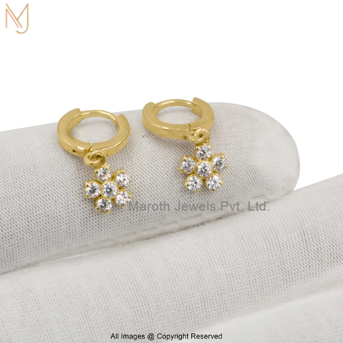 Private Lable 14K Yellow Gold Diamond Cubic Zircon Star Shape Drop Huggies Hoop Earring