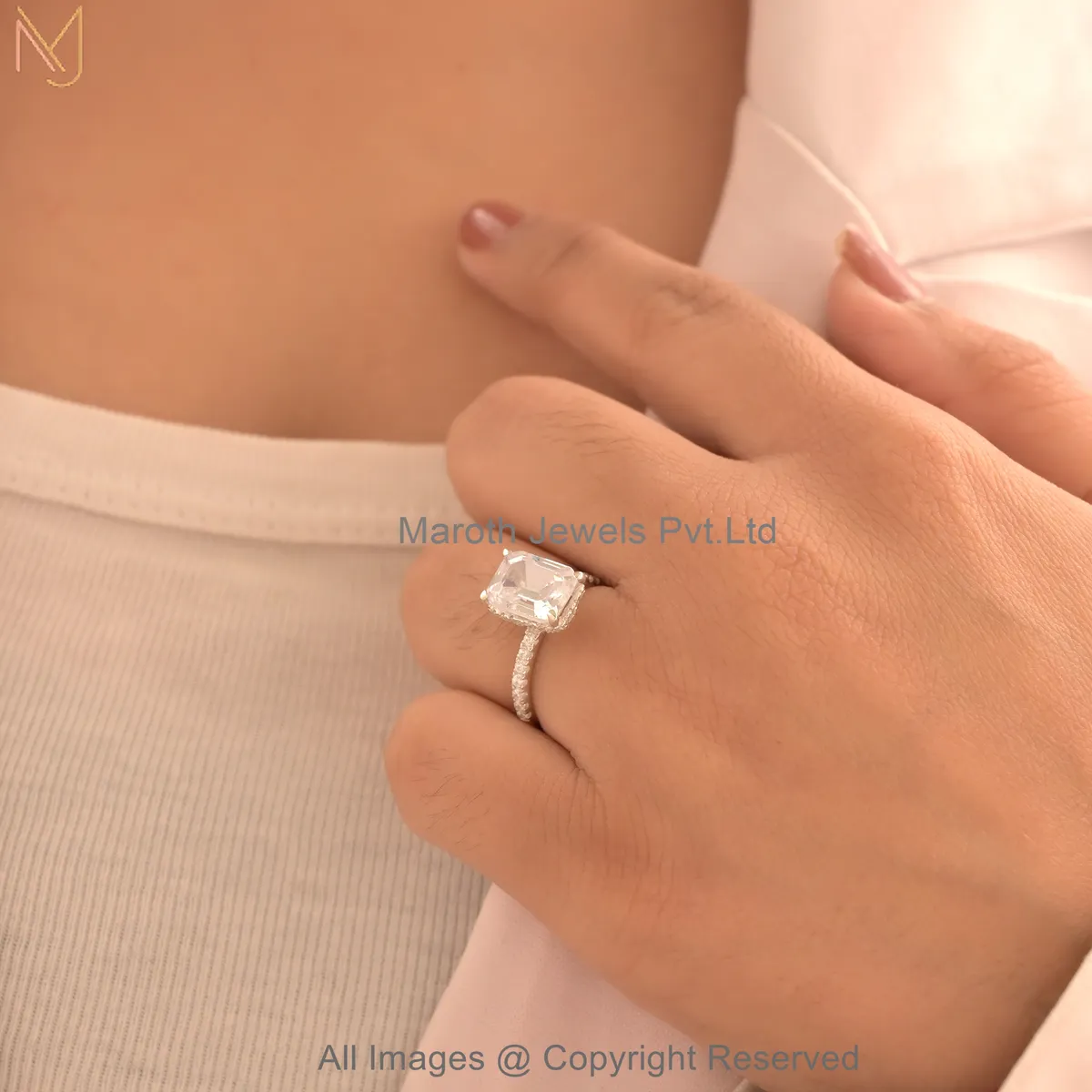 Wholesale 925 Sterling Silver White Gold Plated CZ Emerald Cut Solitaire Ring with Side Stone Band Elegant Fine Jewelry
